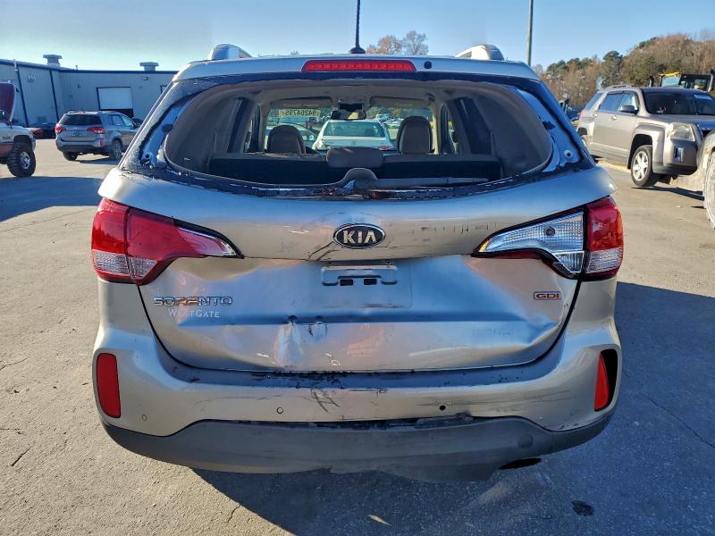 Фото 6 - KIA SORENTO