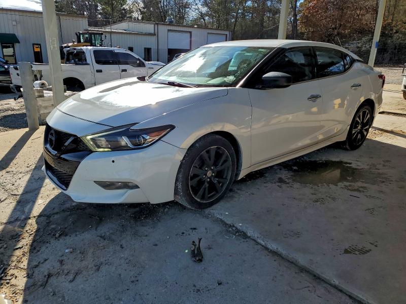 Фото 1 - NISSAN MAXIMA