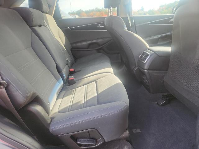 Фото 11 - KIA SORENTO