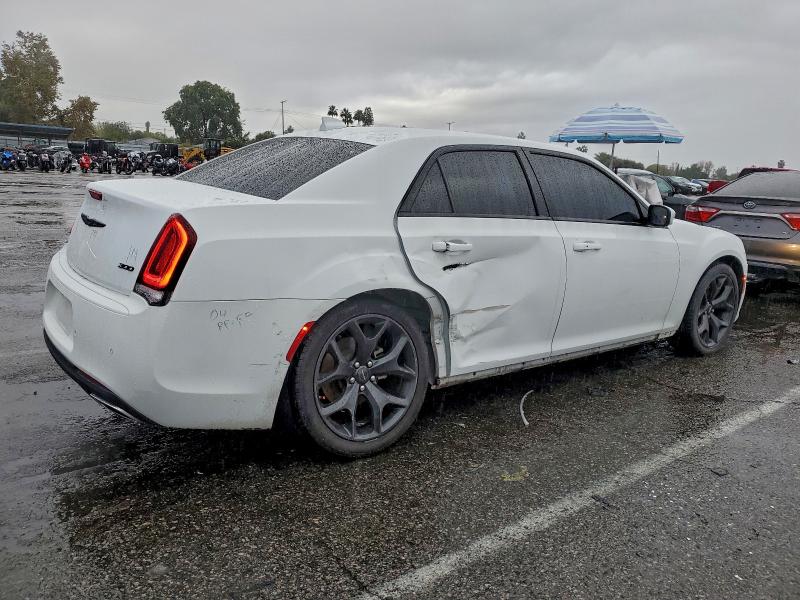 Фото 3 - CHRYSLER 300