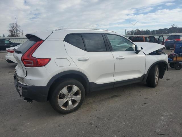 Фото 3 - VOLVO XC40
