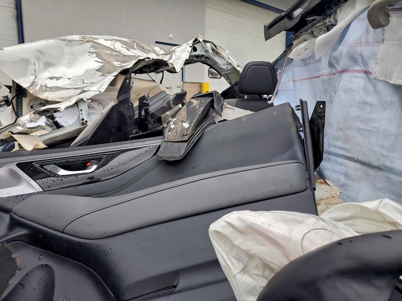 Фото 10 - SUBARU OUTBACK