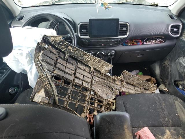 Фото 8 - HYUNDAI VENUE