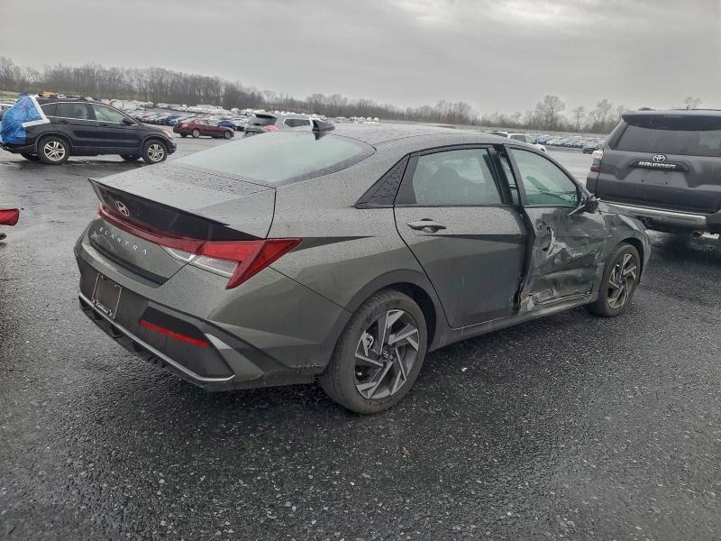 Фото 3 - HYUNDAI ELANTRA