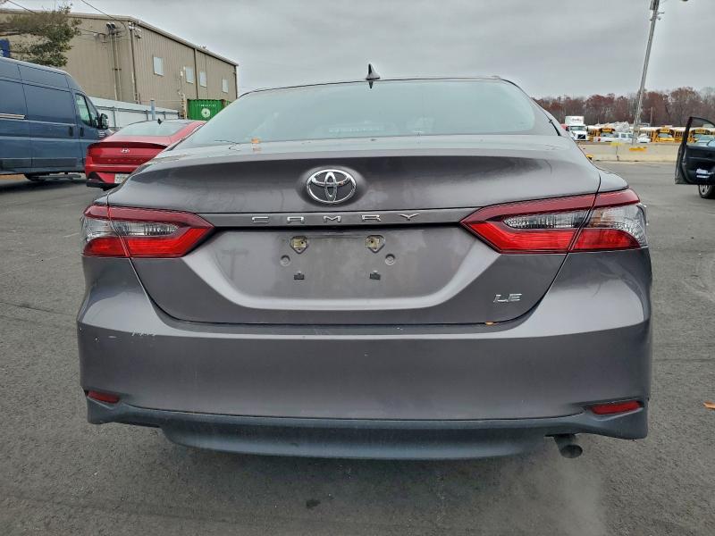 Фото 6 - TOYOTA CAMRY