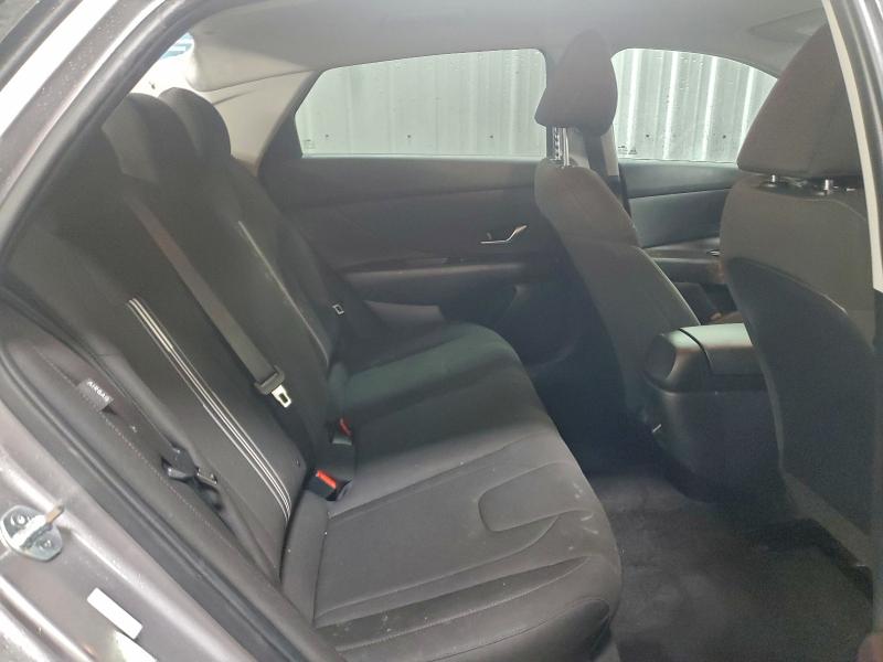 Фото 10 - HYUNDAI ELANTRA