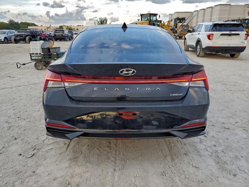 Фото 6 - HYUNDAI ELANTRA