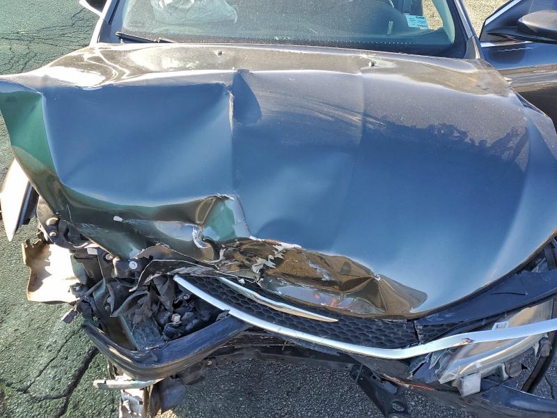 Фото 11 - CHRYSLER 200