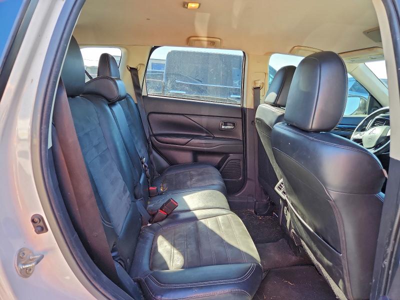 Фото 11 - MITSUBISHI OUTLANDER