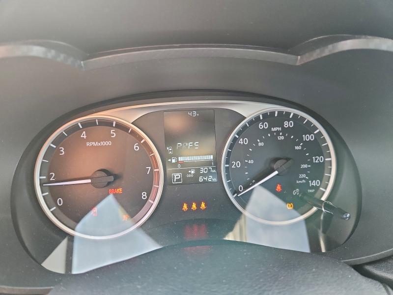 Фото 9 - NISSAN VERSA