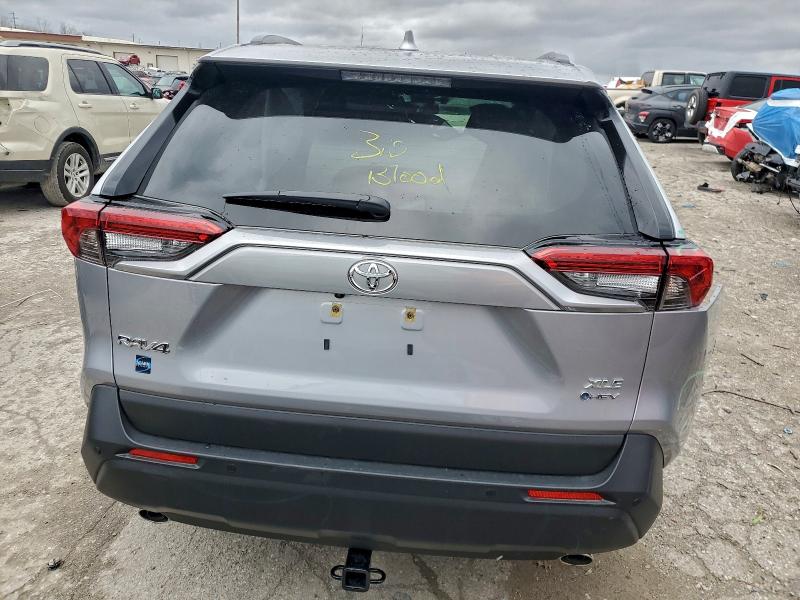 Фото 6 - TOYOTA RAV4