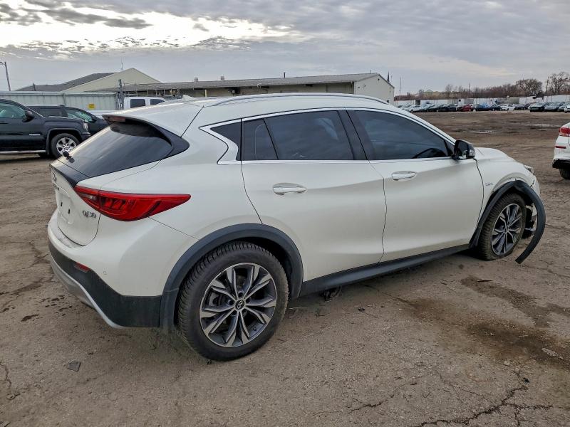 Фото 3 - INFINITI QX30