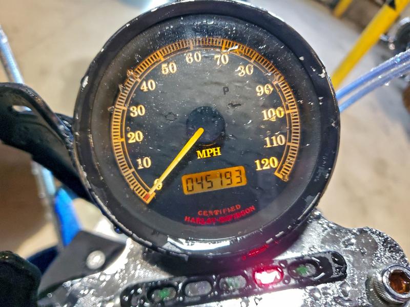 HARLEY-DAVIDSON SPRTSTR883 2002