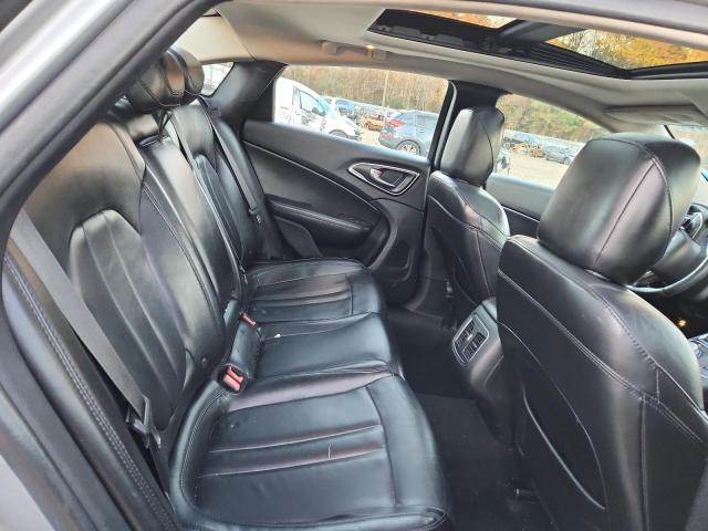 Фото 10 - CHRYSLER 200