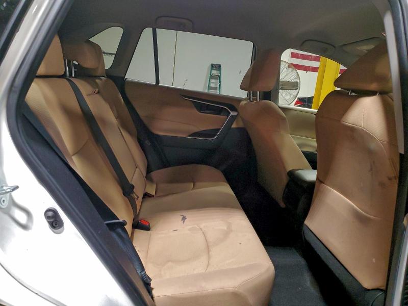 Фото 11 - TOYOTA RAV4