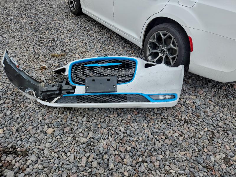 Фото 12 - CHRYSLER 300