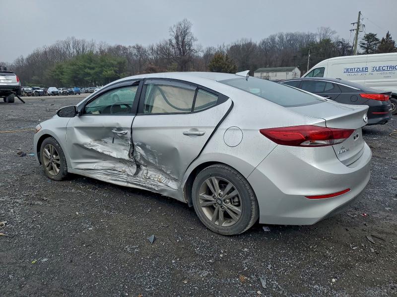 Фото 2 - HYUNDAI ELANTRA