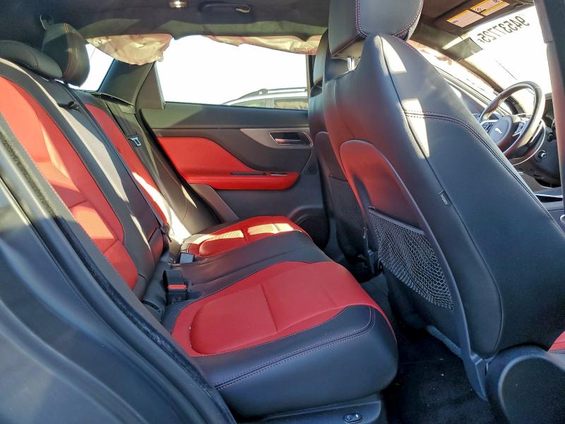 Фото 11 - JAGUAR F-PACE