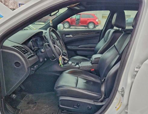 Фото 7 - CHRYSLER 300