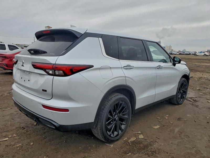 Фото 3 - MITSUBISHI OUTLANDER