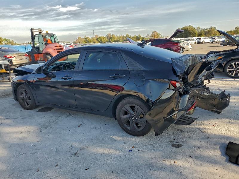 Фото 2 - HYUNDAI ELANTRA