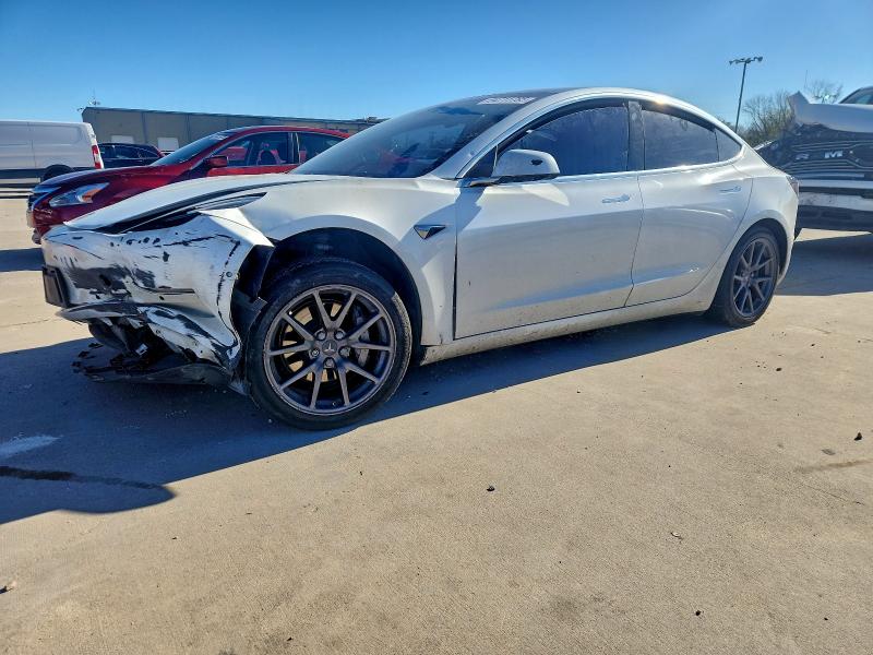 Фото 1 - TESLA MODEL 3