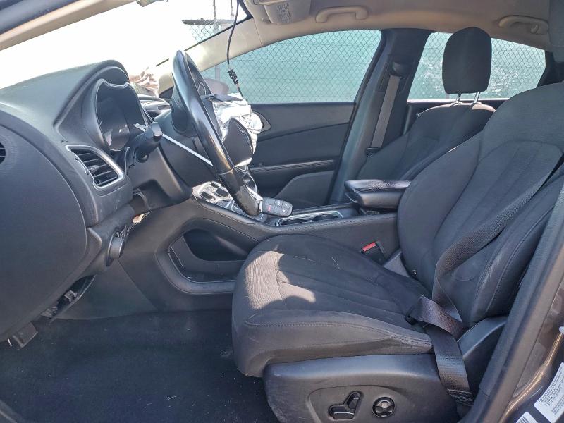 Фото 7 - CHRYSLER 200