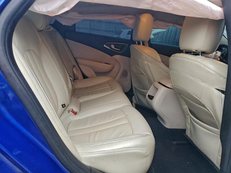 Фото 10 - CHRYSLER 200