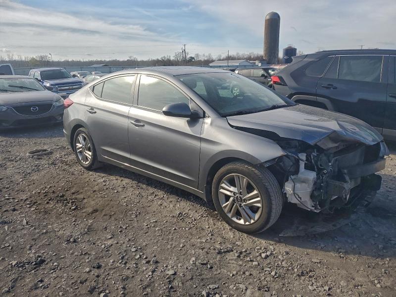 Фото 4 - HYUNDAI ELANTRA