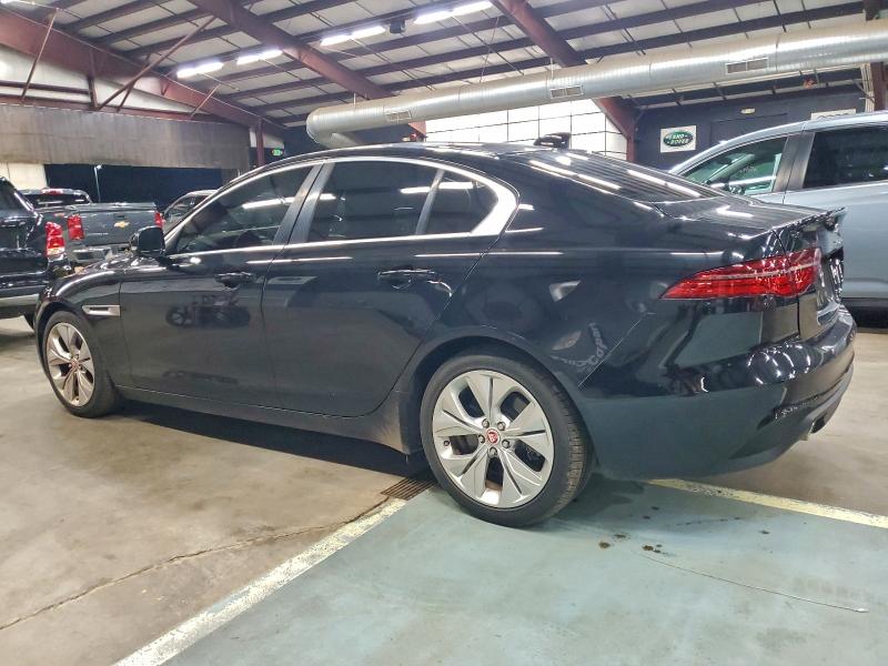 Фото 2 - JAGUAR XE