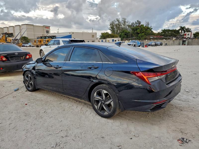 Фото 2 - HYUNDAI ELANTRA