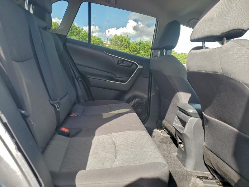 Фото 11 - TOYOTA RAV4