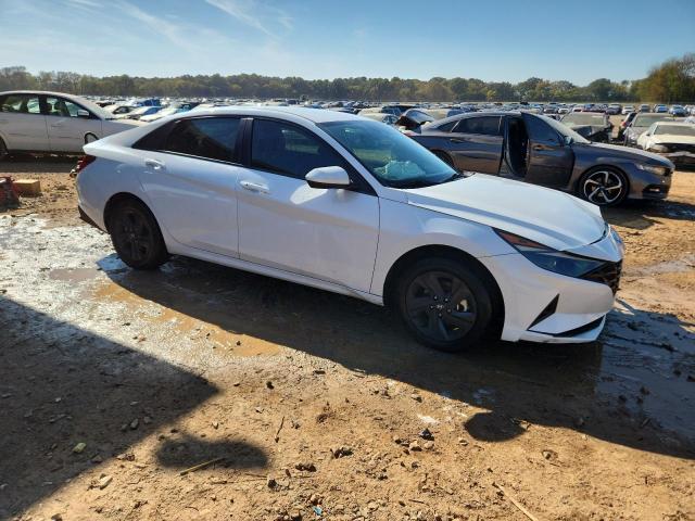 Фото 4 - HYUNDAI ELANTRA