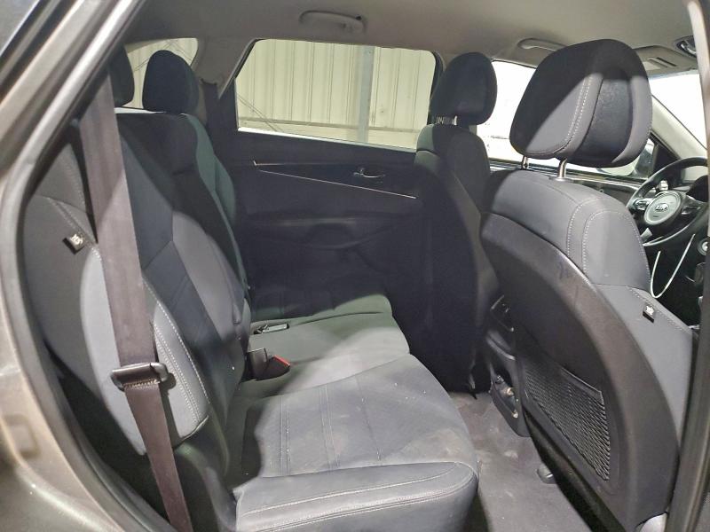 Фото 11 - KIA SORENTO