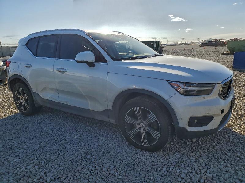 Фото 4 - VOLVO XC40