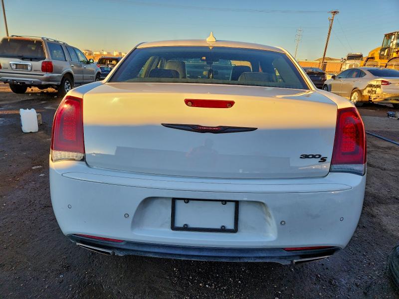Фото 6 - CHRYSLER 300