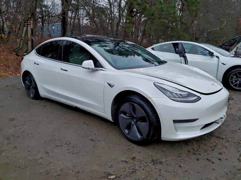 Фото 4 - TESLA MODEL 3