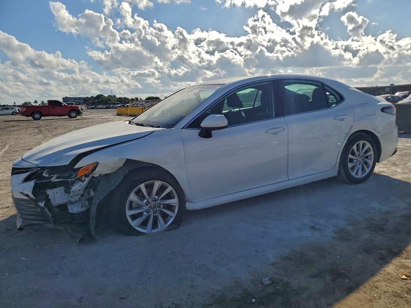 Фото 1 - TOYOTA CAMRY