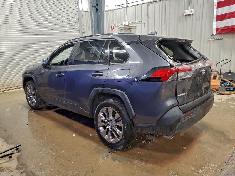 Фото 2 - TOYOTA RAV4