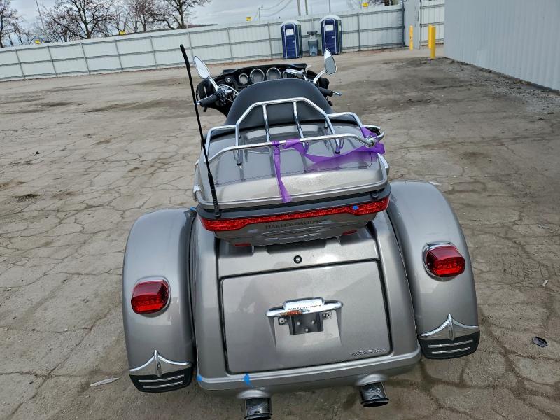 HARLEY-DAVIDSON FL 2016