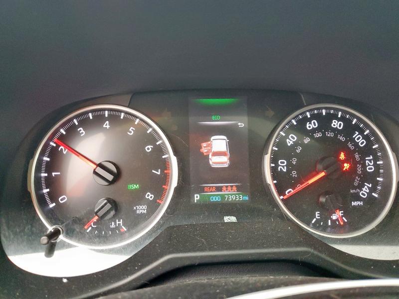 Фото 9 - TOYOTA RAV4