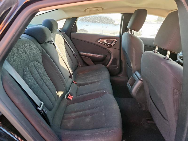 Фото 10 - CHRYSLER 200