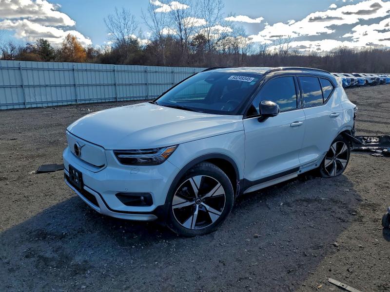Фото 1 - VOLVO XC40