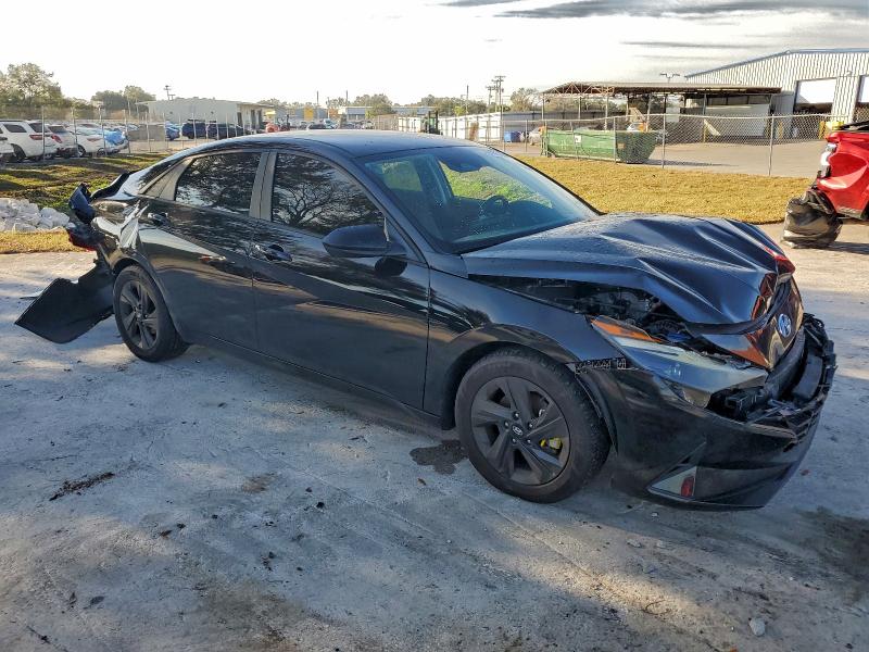 Фото 4 - HYUNDAI ELANTRA