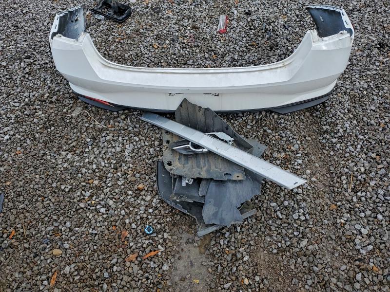 Фото 12 - HYUNDAI ELANTRA