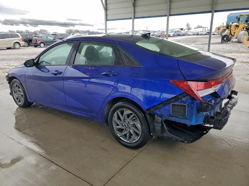 Фото 2 - HYUNDAI ELANTRA