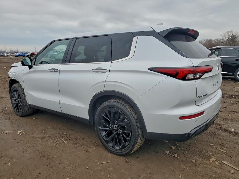 Фото 2 - MITSUBISHI OUTLANDER