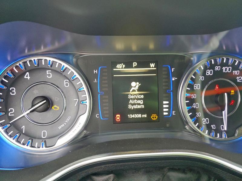 Фото 9 - CHRYSLER 200