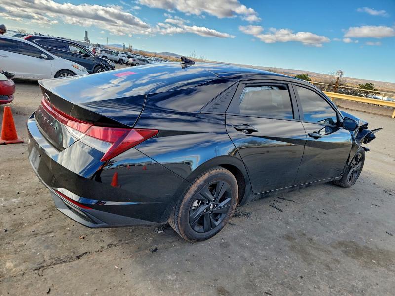 Фото 3 - HYUNDAI ELANTRA