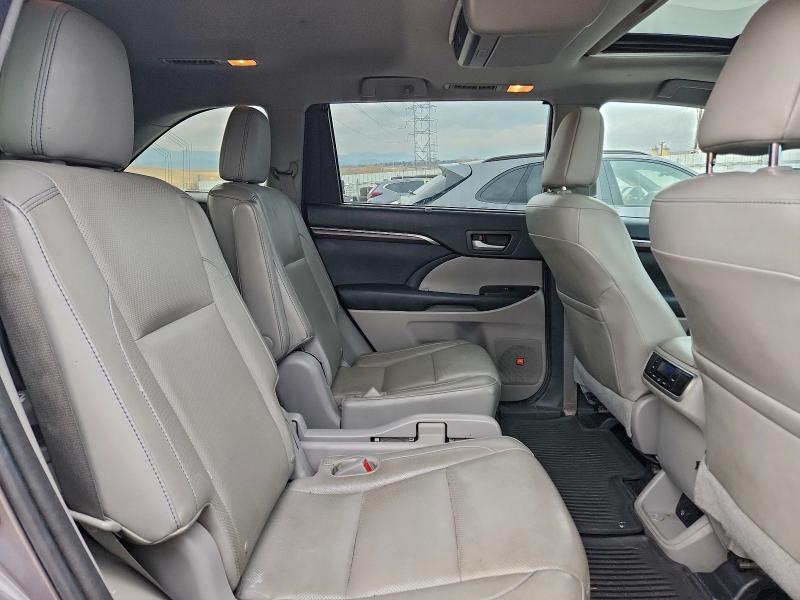 Фото 11 - TOYOTA HIGHLANDER